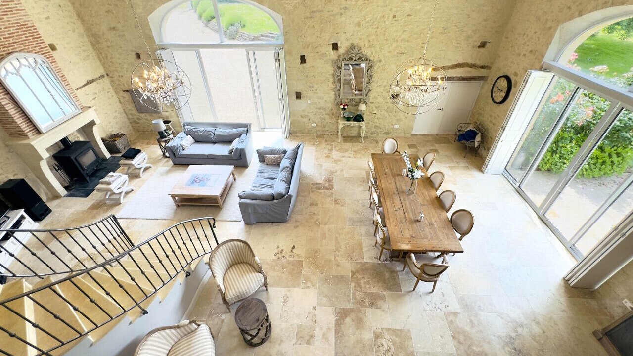Photo of Livingroom in Cours-de-Monsegur