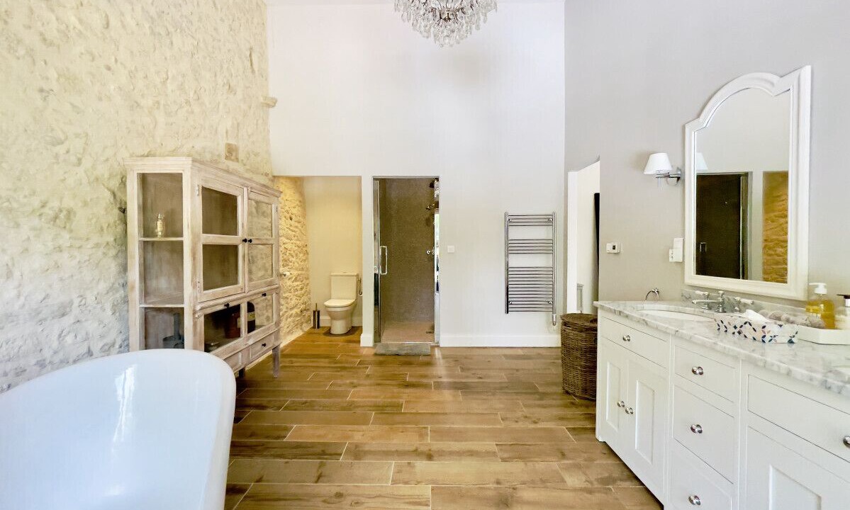 Photo of Bathroom in Cours-de-Monsegur