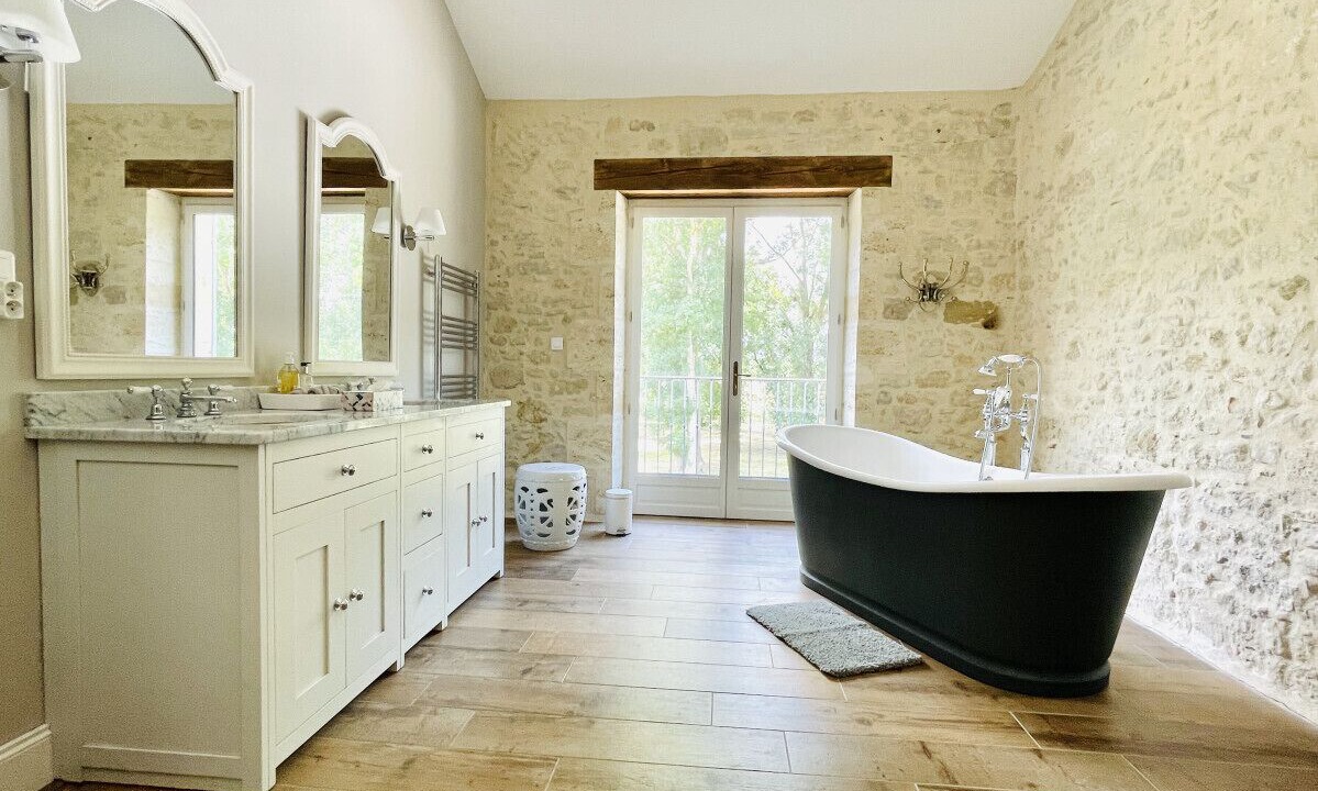 Photo of Bathroom in Cours-de-Monsegur