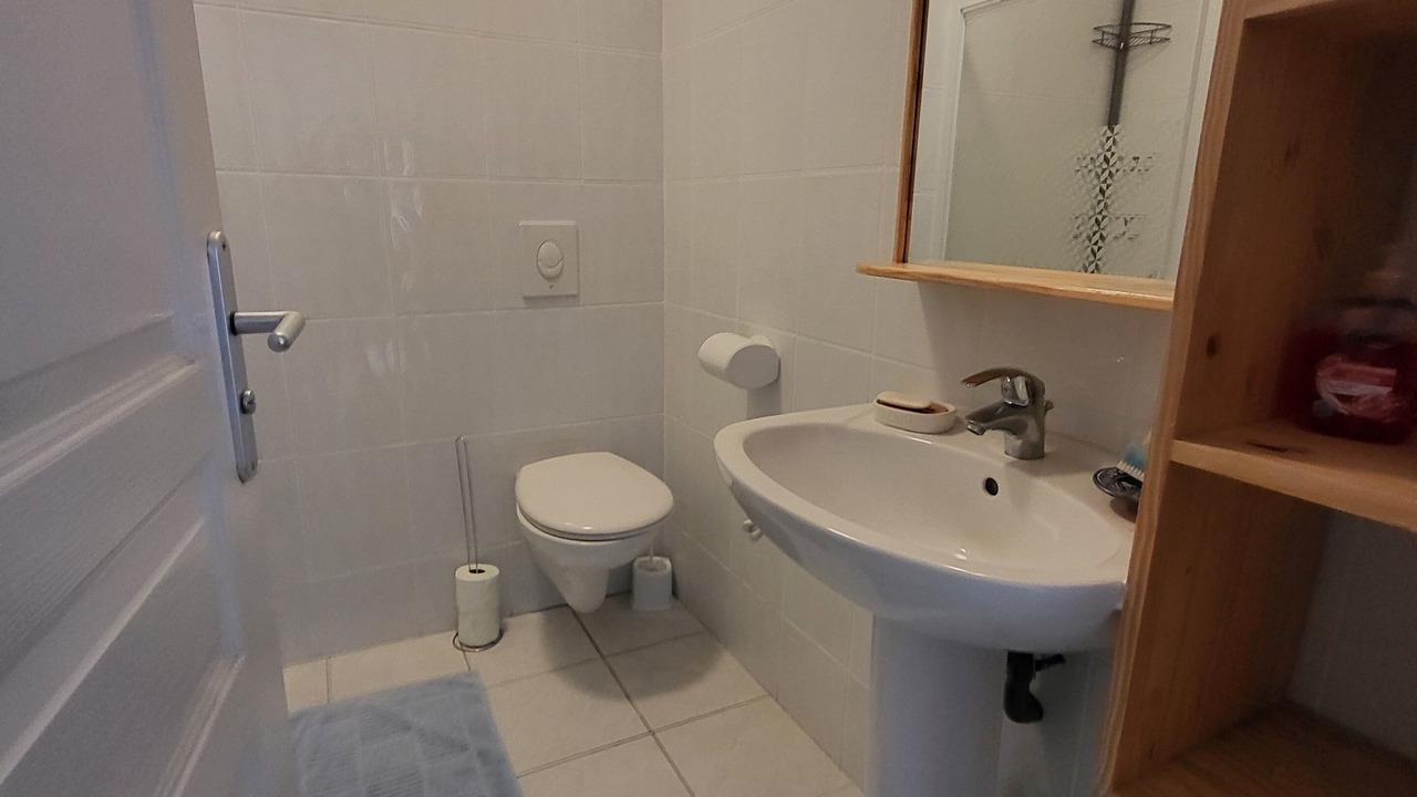Photo of Bathroom in Nalliers