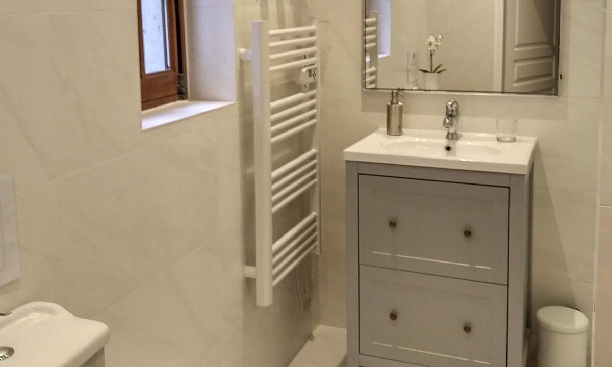 Photo of Bathroom in Caplong