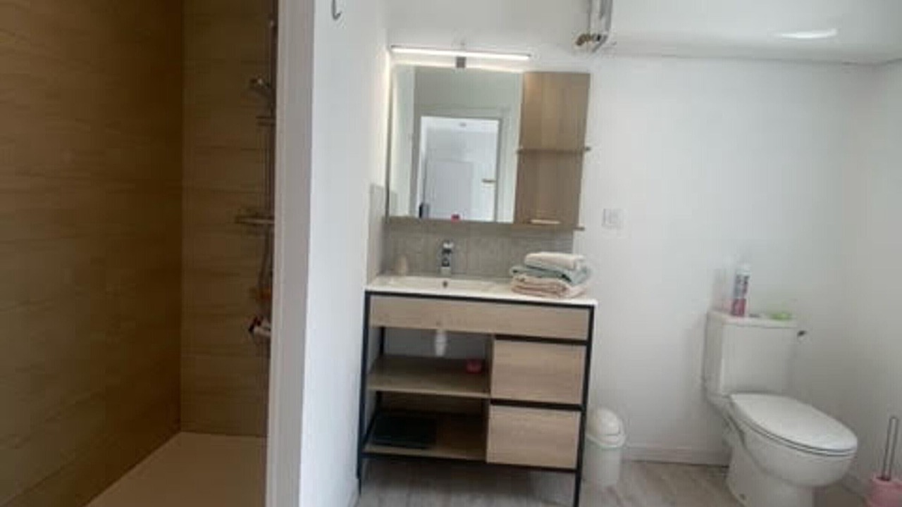 Photo of Bathroom in Domino