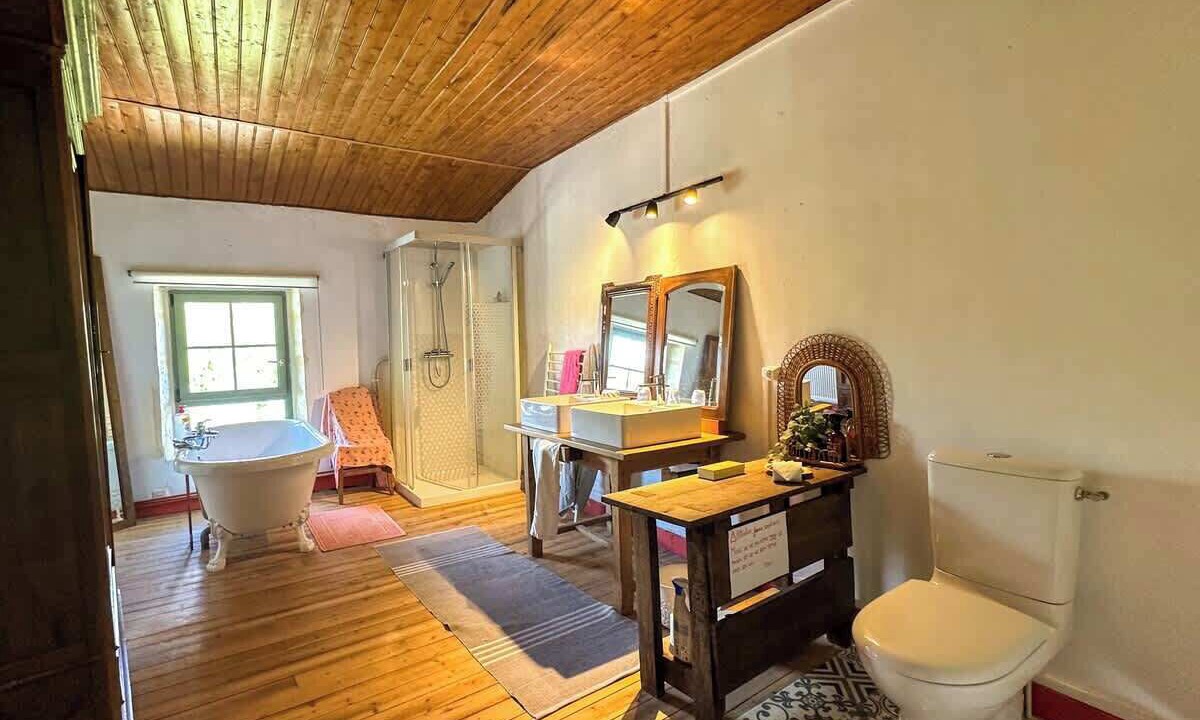 Photo of Bathroom in Saint-Quentin-de-Chalais