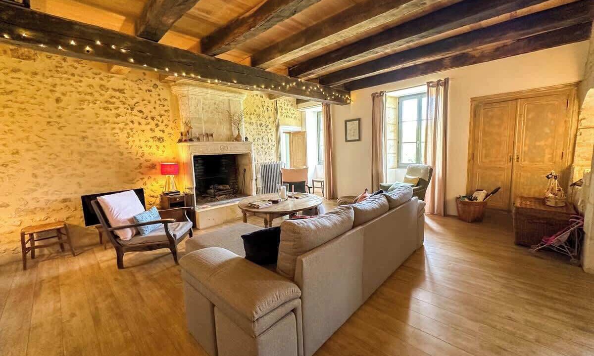 Photo of Livingroom in Saint-Quentin-de-Chalais