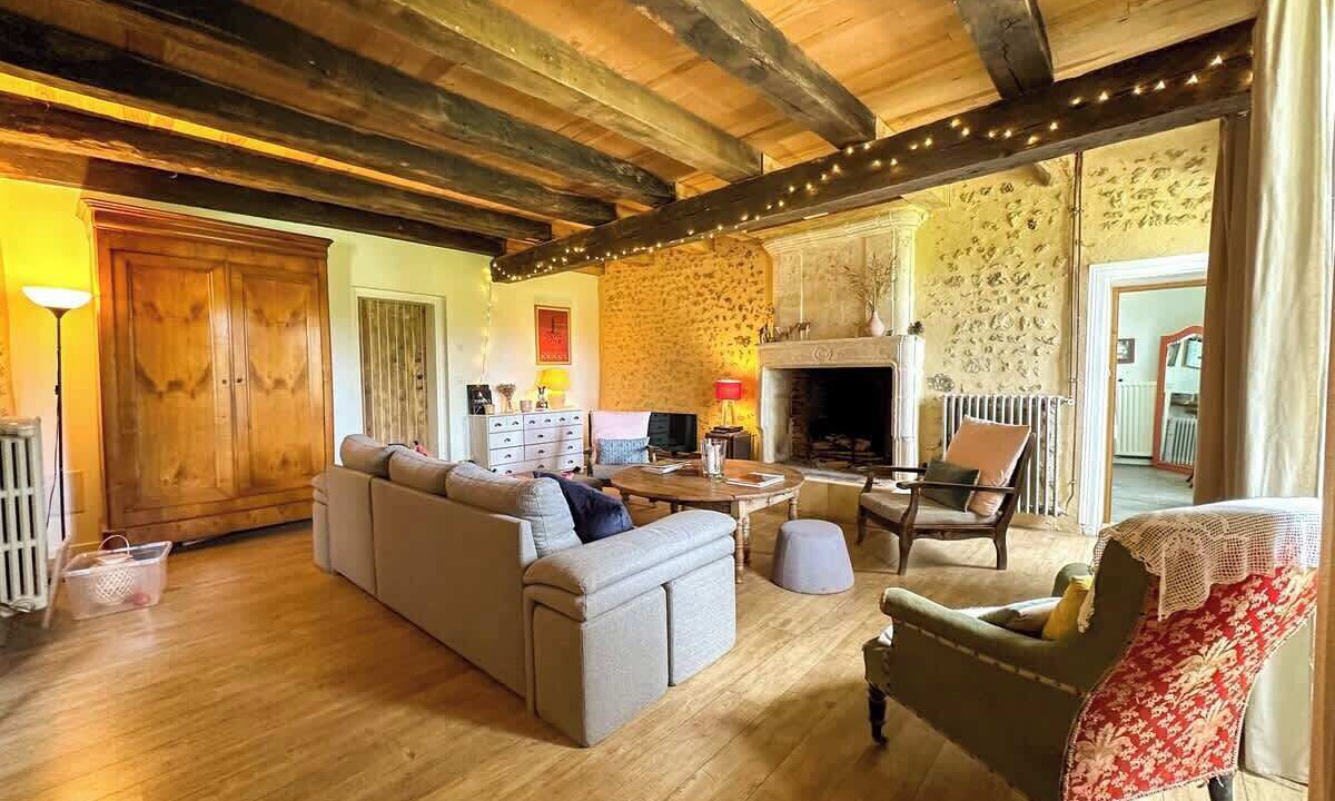 Photo of Livingroom in Saint-Quentin-de-Chalais