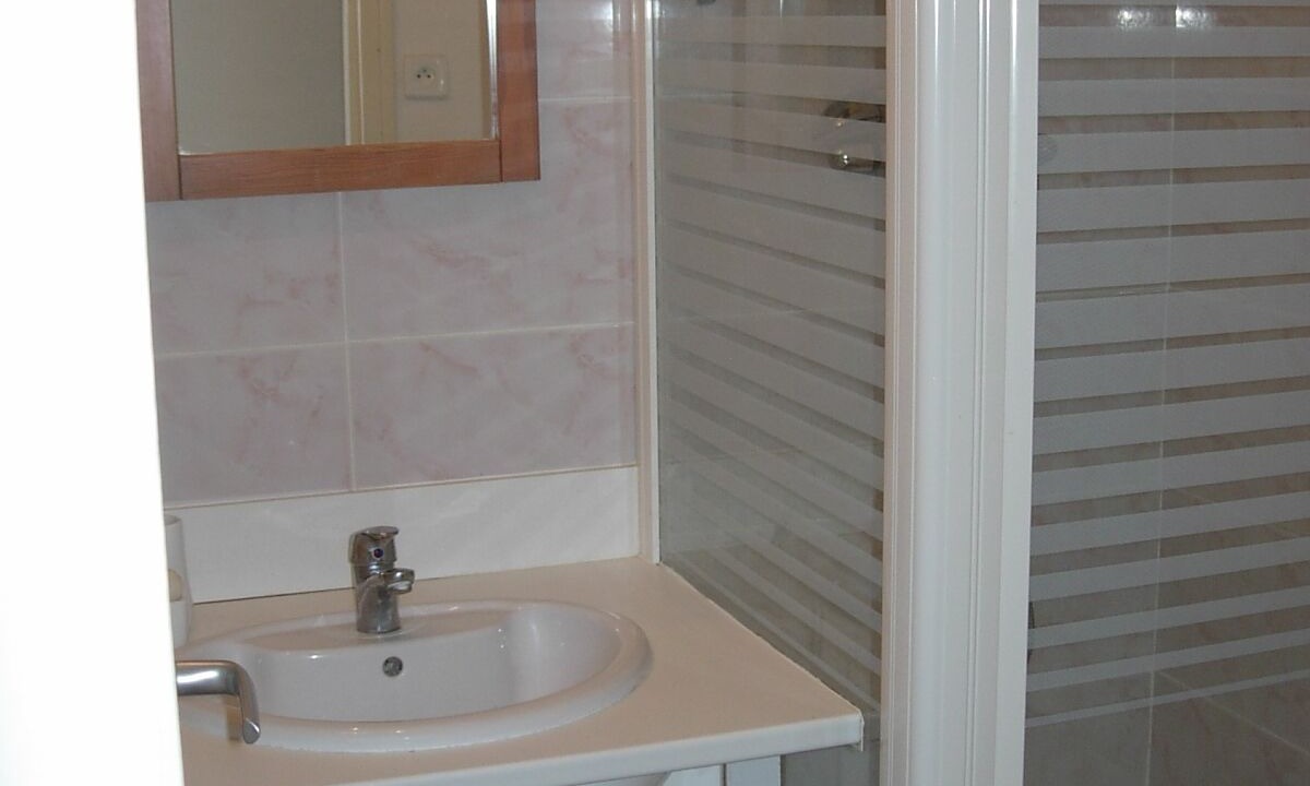 Photo of Bathroom in Leogeats
