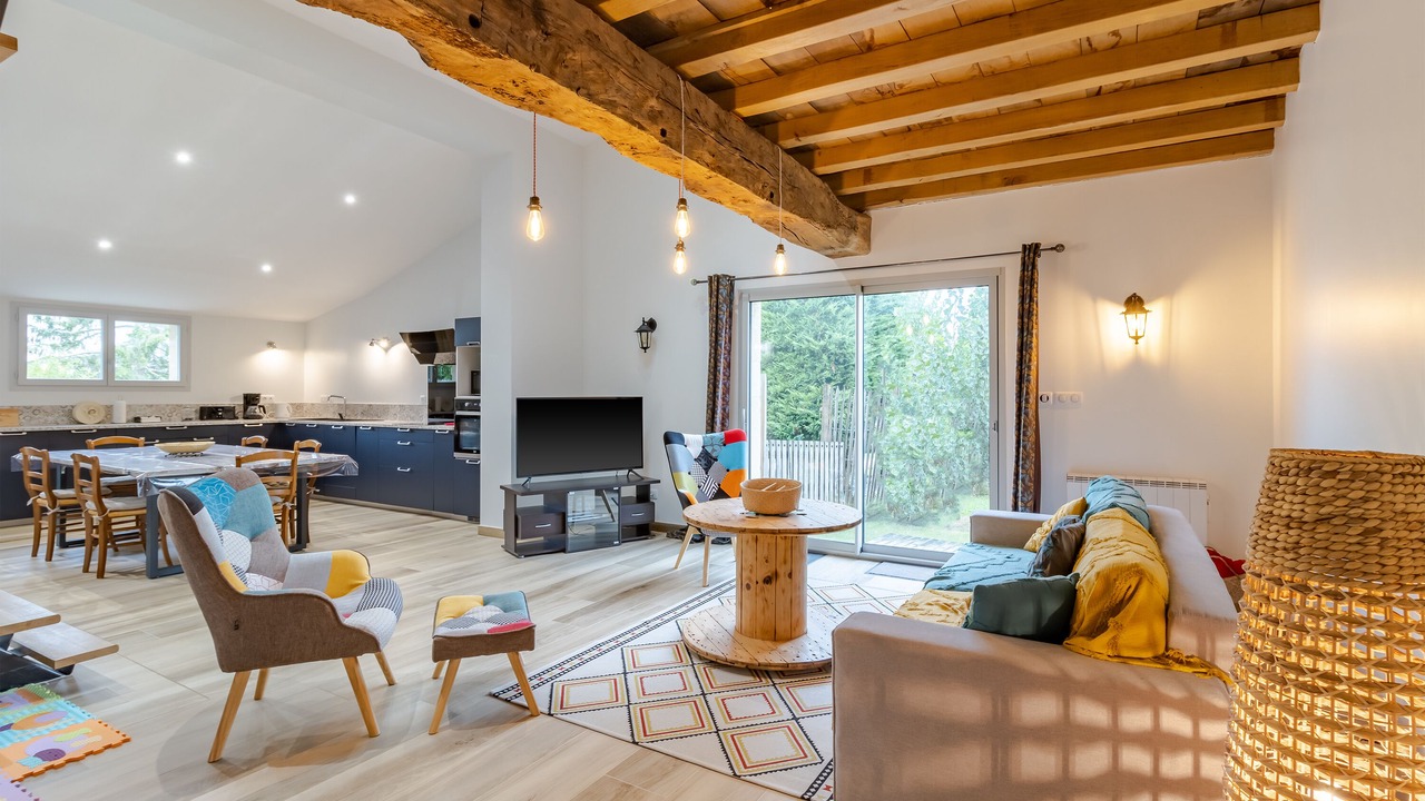 Photo of Livingroom in Les Salles-De-Castillon