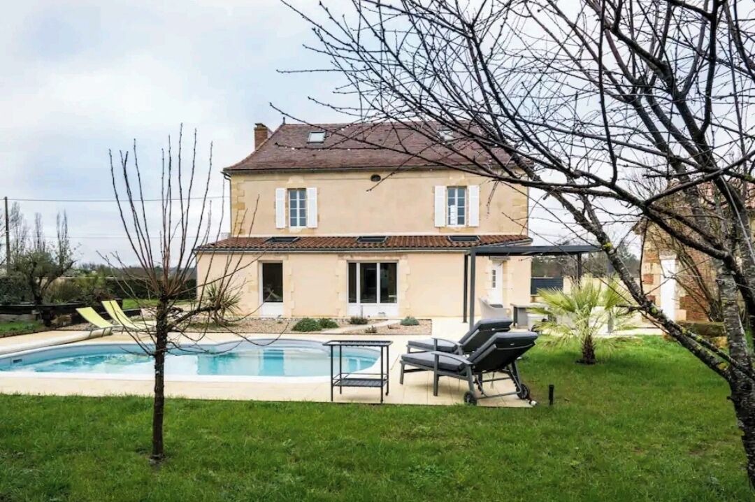 Photo of Outdoor in Cours-de-Pile