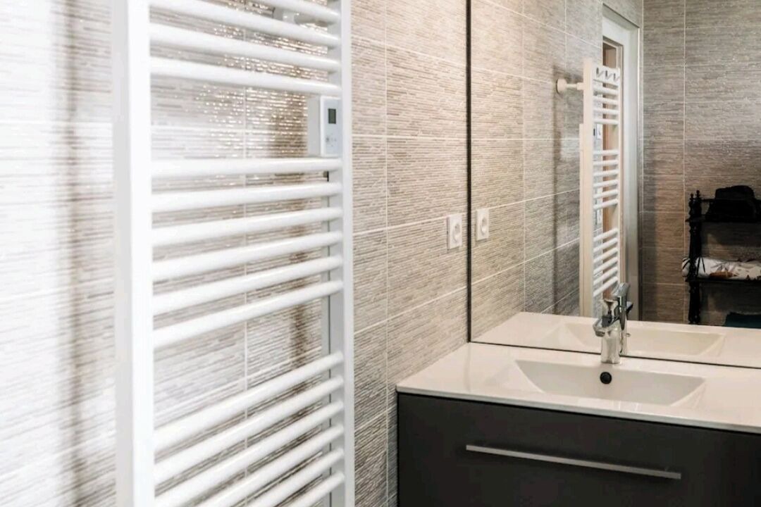 Photo of Bathroom in Cours-de-Pile