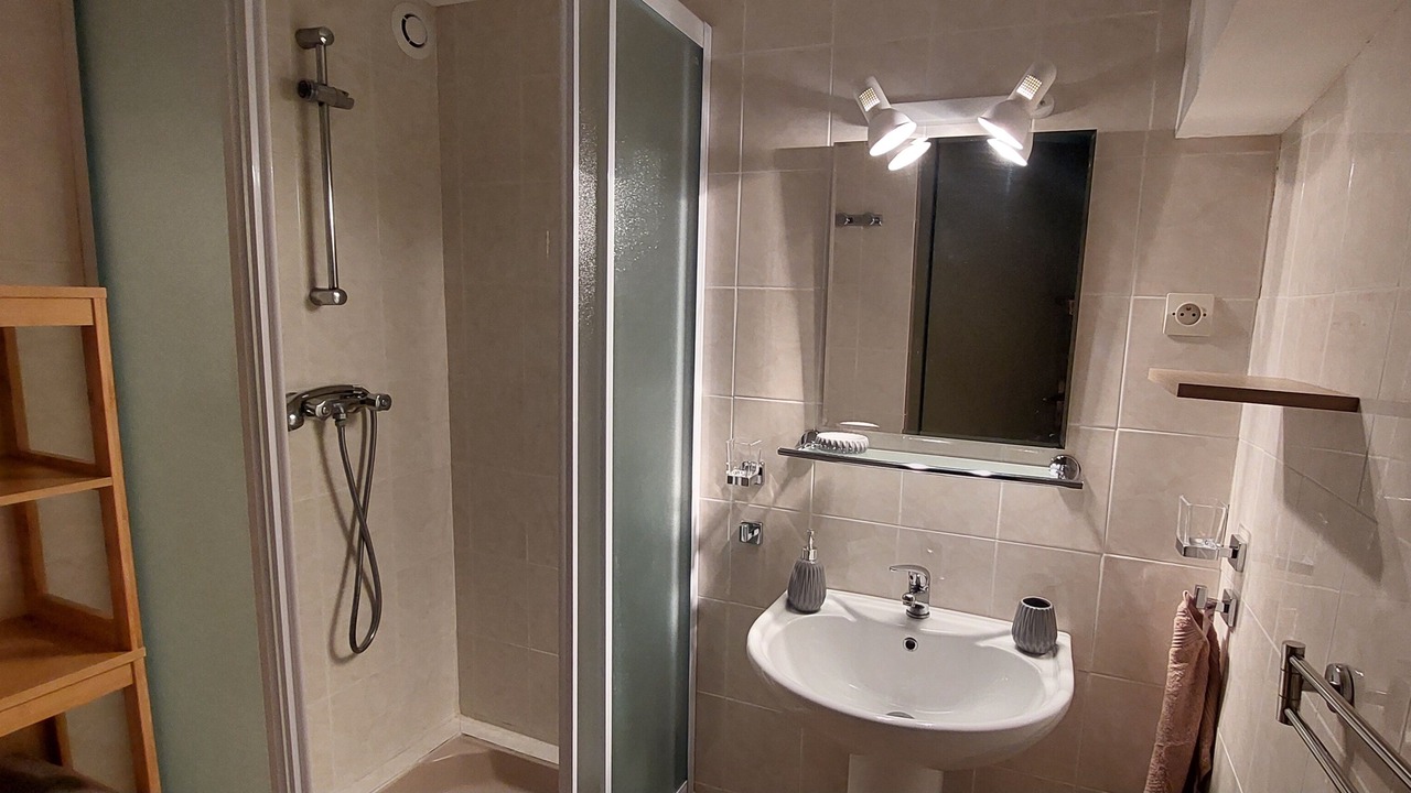 Photo of Bathroom in Saint-Genes-de-Castillon