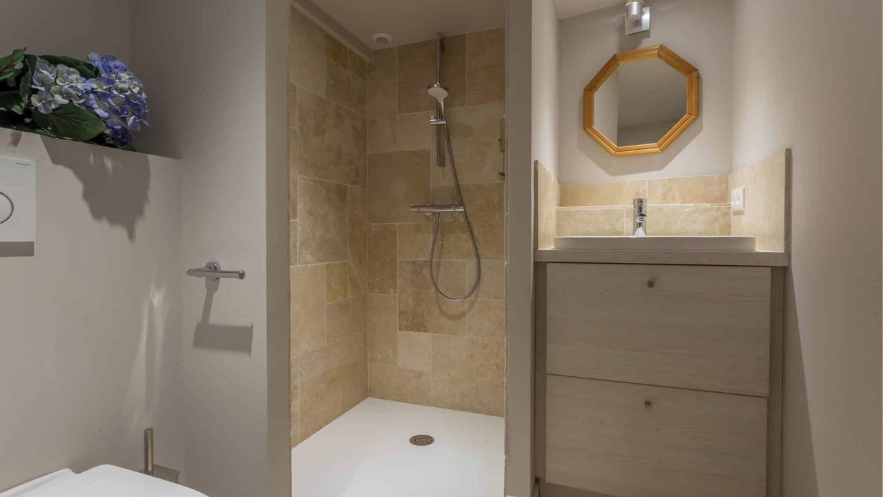 Photo of Bathroom in La Couarde-sur-Mer