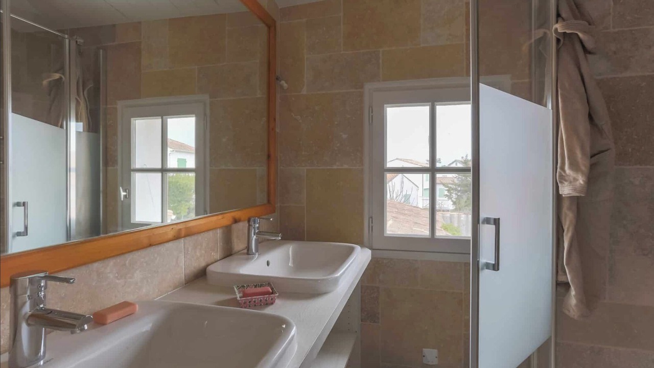 Photo of Bathroom in La Couarde-sur-Mer