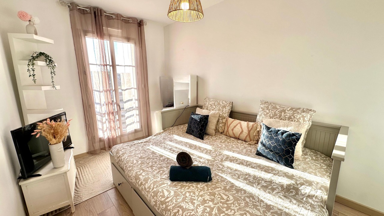 Photo of Bedroom in Libourne