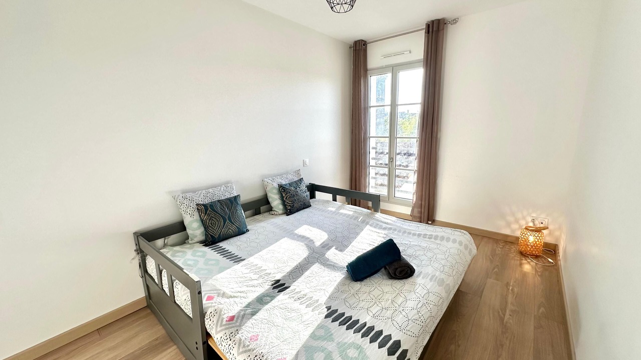 Photo of Bedroom in Libourne