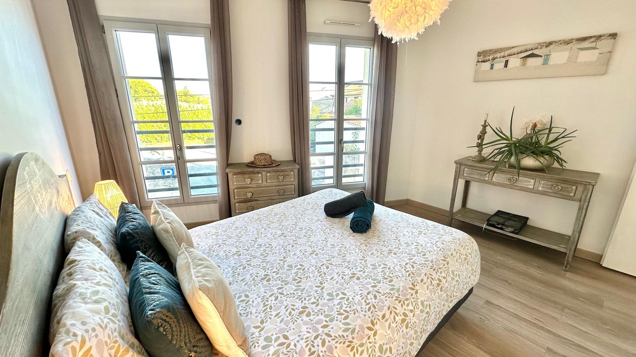 Photo of Bedroom in Libourne