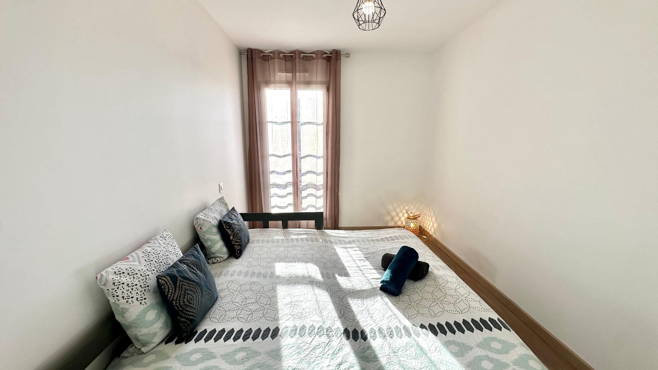 Photo of Bedroom in Libourne