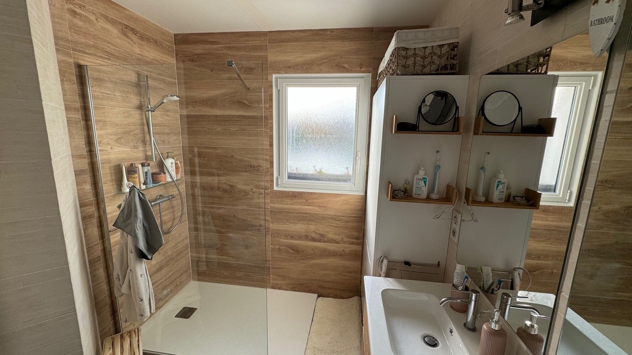 Photo of Bathroom in Aytre