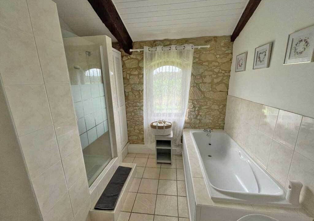 Photo of Bathroom in Serignac-Peboudou