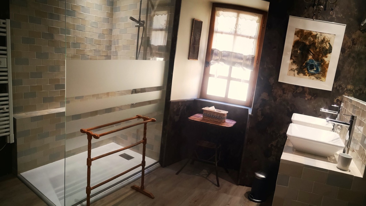 Photo of Bathroom in Cadouin