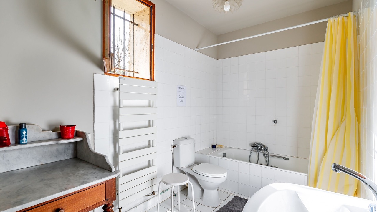 Photo of Bathroom in Montussan