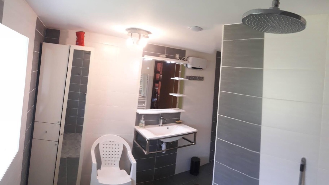 Photo of Bathroom in Archigny