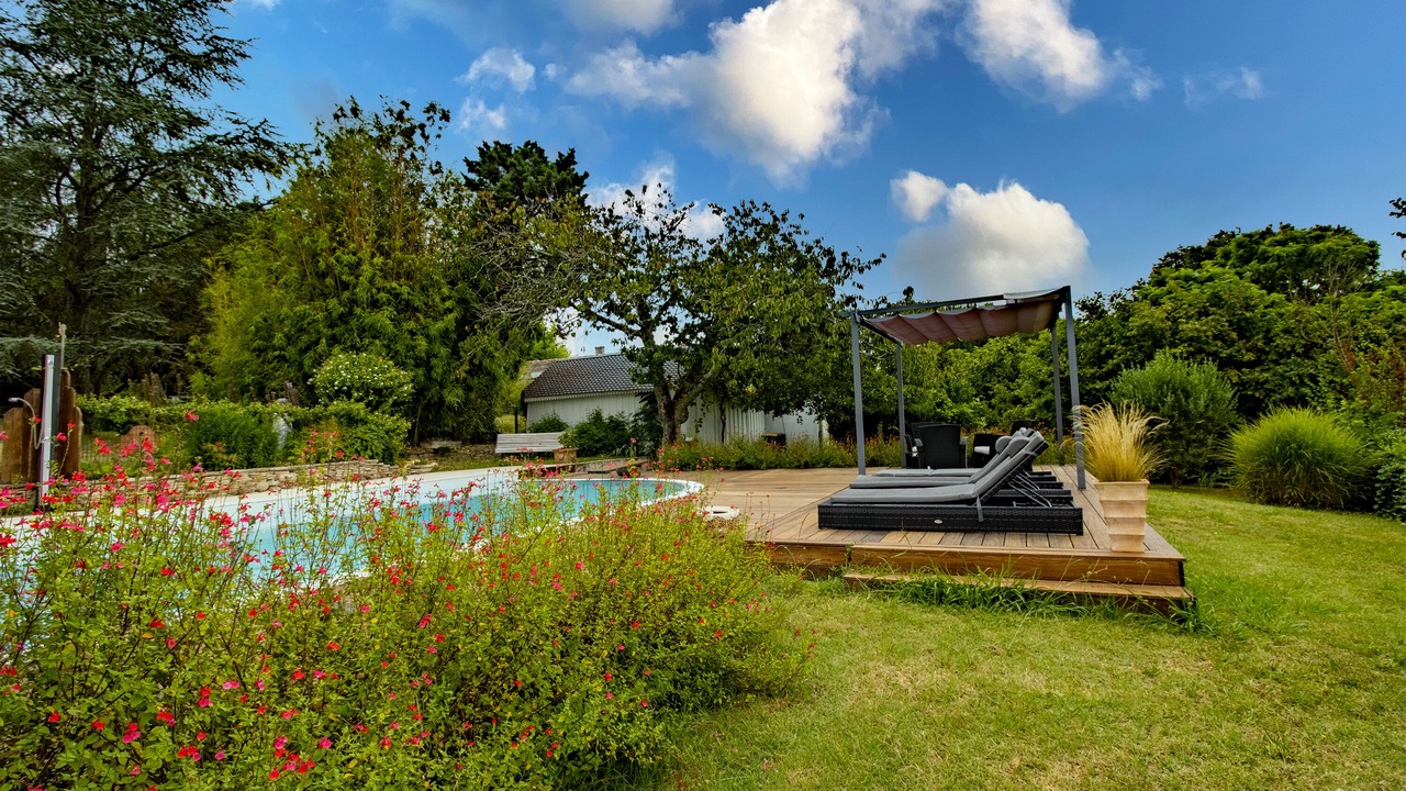 Photo of Outdoor in Saint-Romain-la-Virvee
