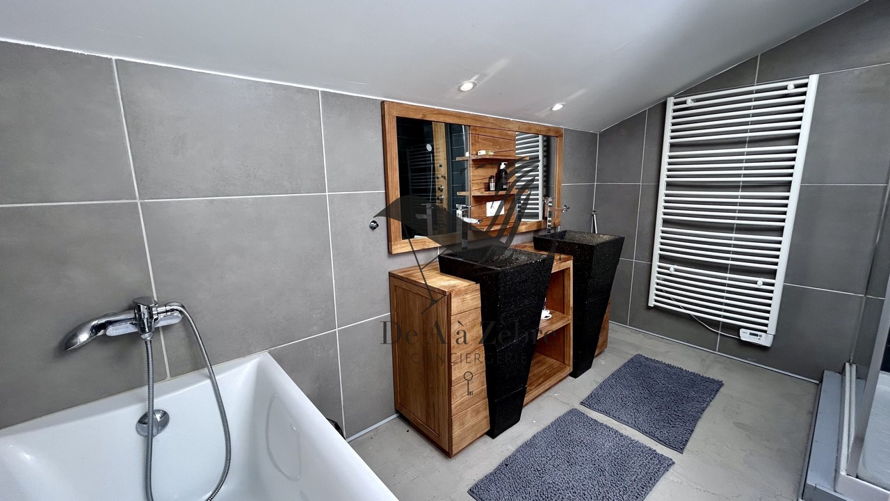 Photo of Bathroom in Moeze