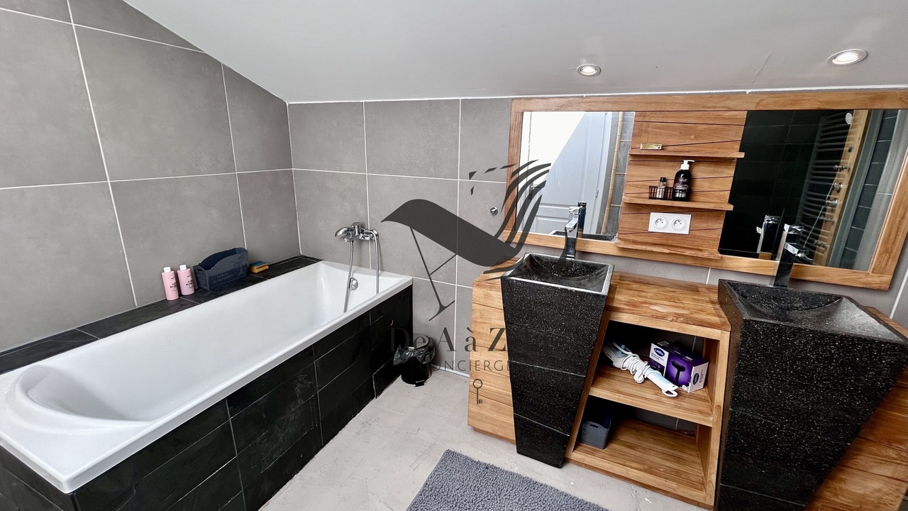 Photo of Bathroom in Moeze
