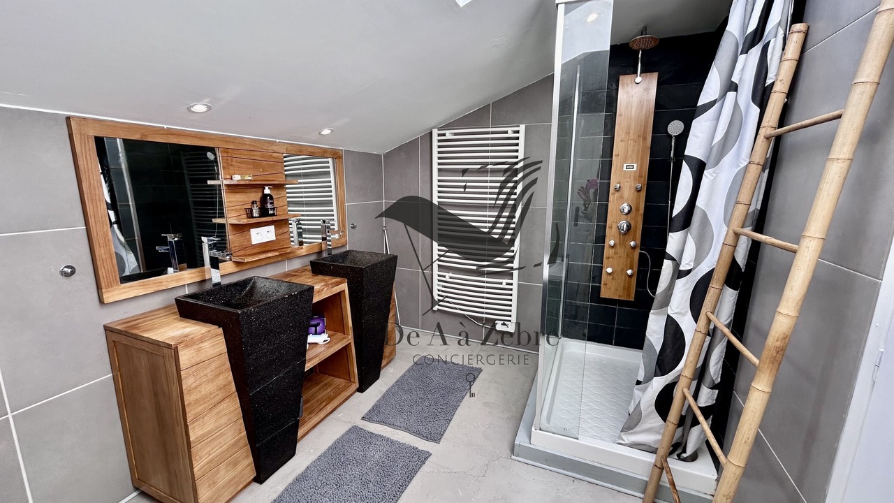 Photo of Bathroom in Moeze