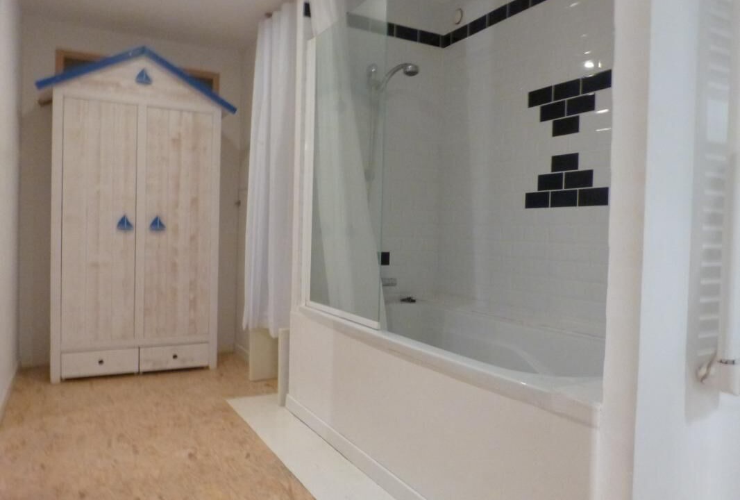 Photo of Bathroom in Sansais