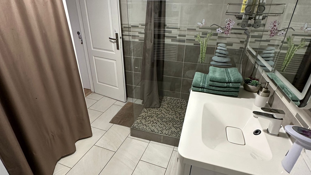 Photo of Bathroom in Talence
