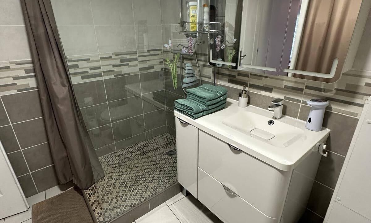Photo of Bathroom in Talence