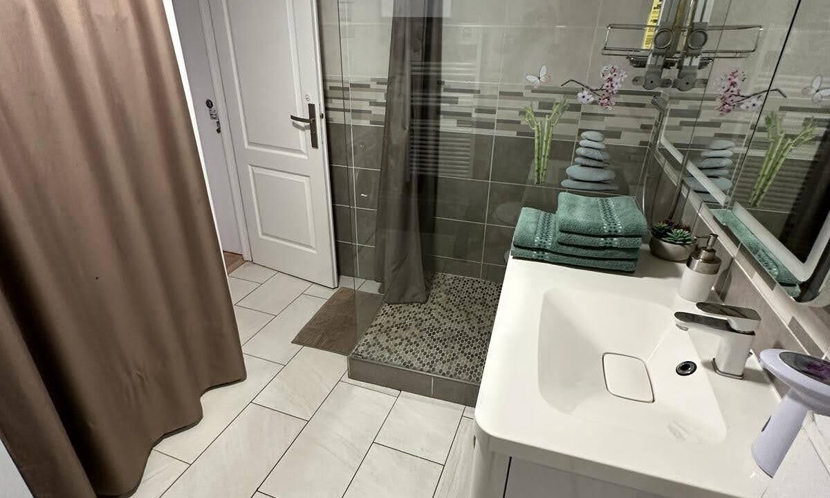Photo of Bathroom in Talence