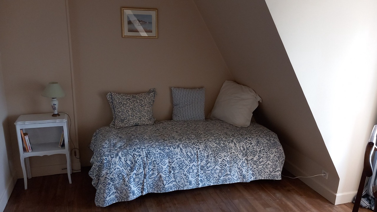 Photo of Bedroom in Genis