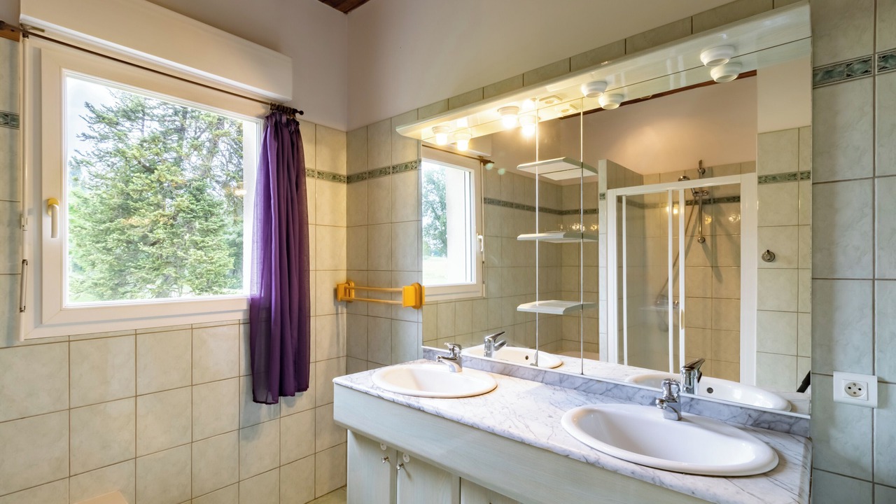Photo of Bathroom in Saint-Aigulin