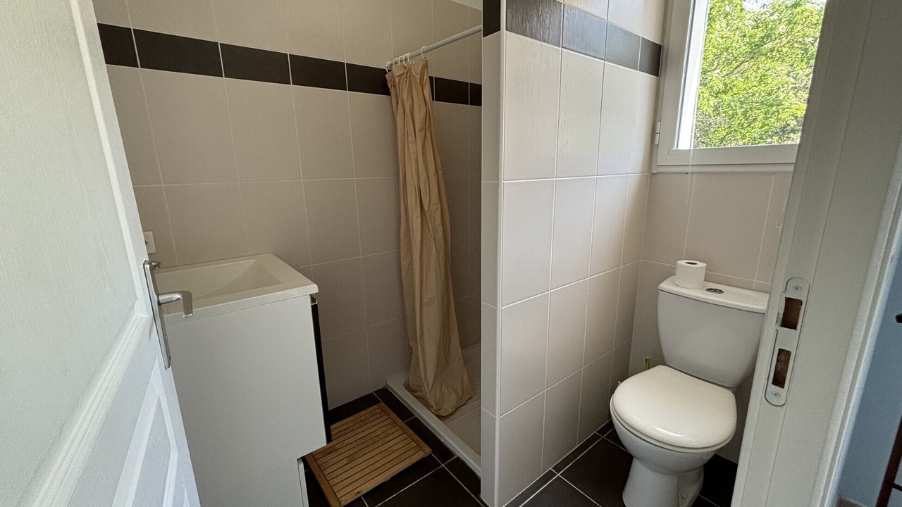 Photo of Bathroom in Domino