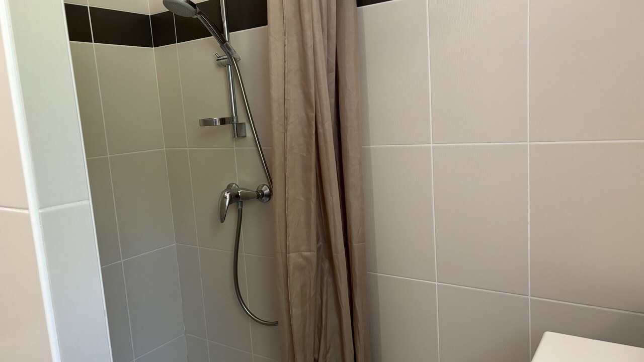 Photo of Bathroom in Domino