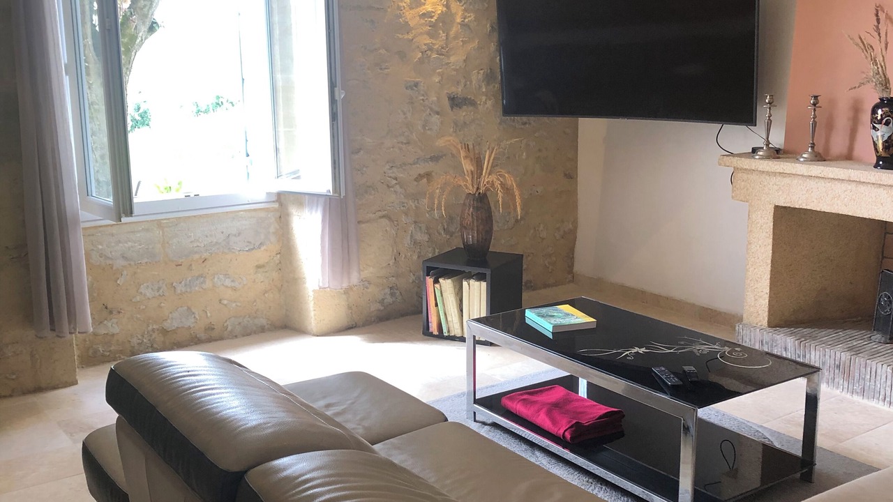Photo of Livingroom in Saint-Michel-Lapujade