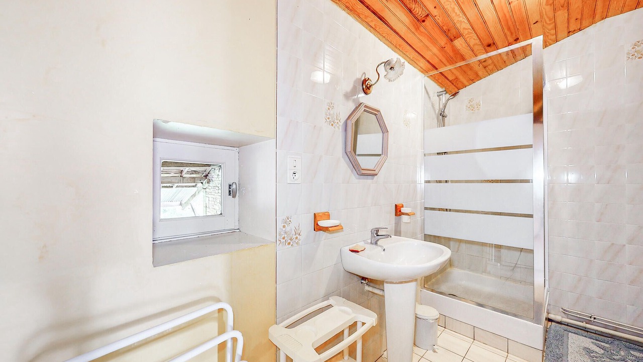 Photo of Bathroom in Ligne