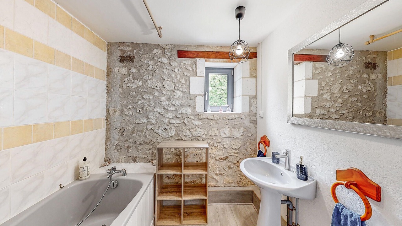 Photo of Bathroom in Vieux-Mareuil