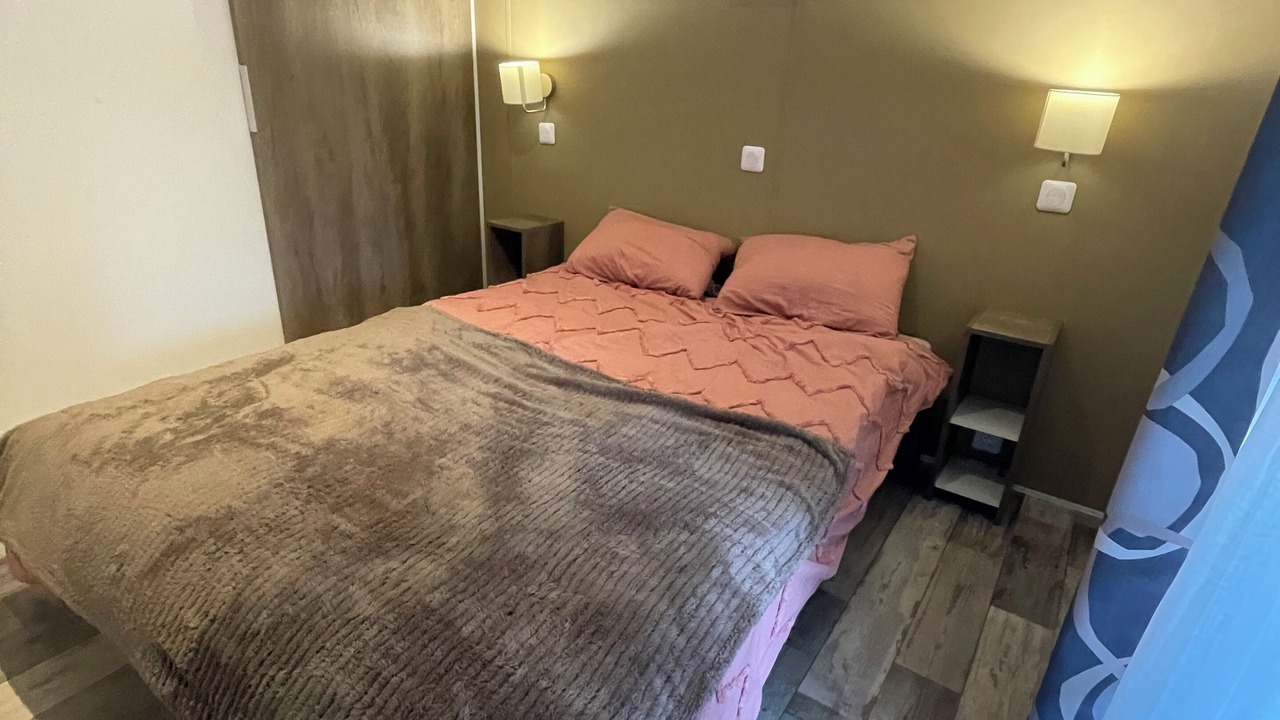 Photo of Bedroom in Parentis-en-Born