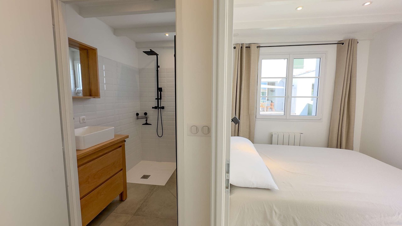 Photo of Bathroom in La Couarde-sur-Mer