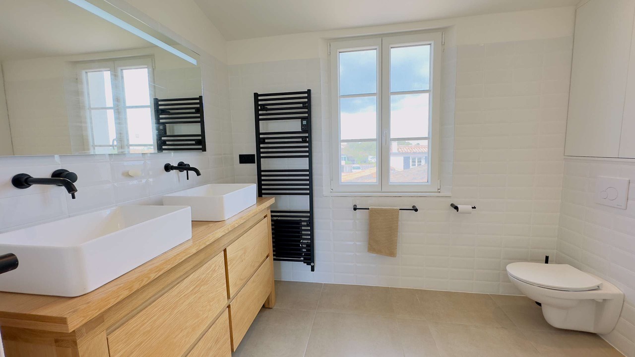 Photo of Bathroom in La Couarde-sur-Mer