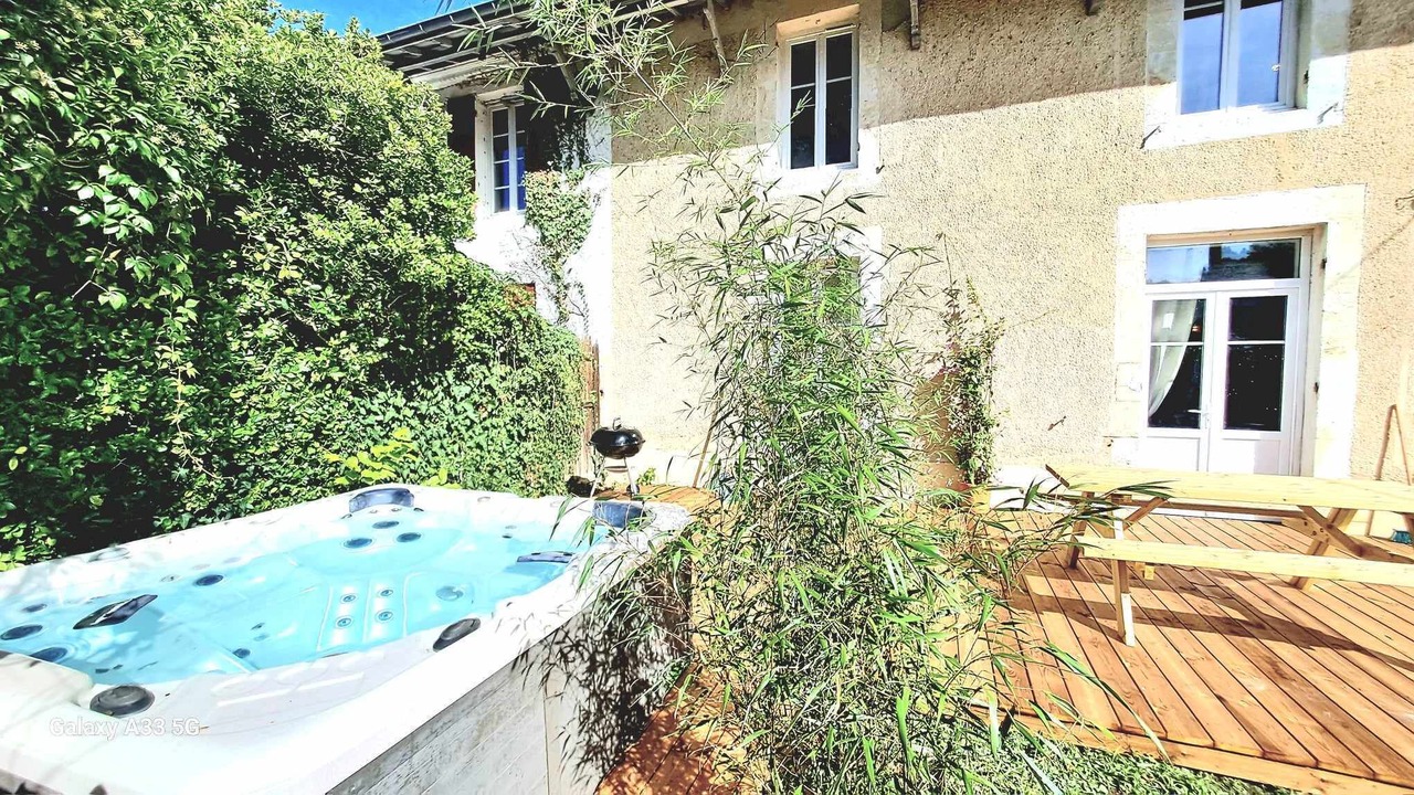 Photo of Patio Balcony in Salles