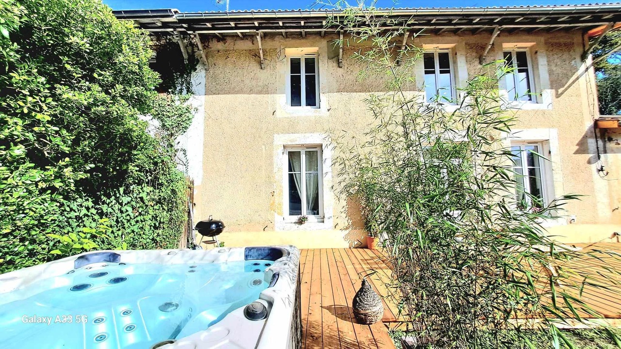 Photo of Outdoor in Salles