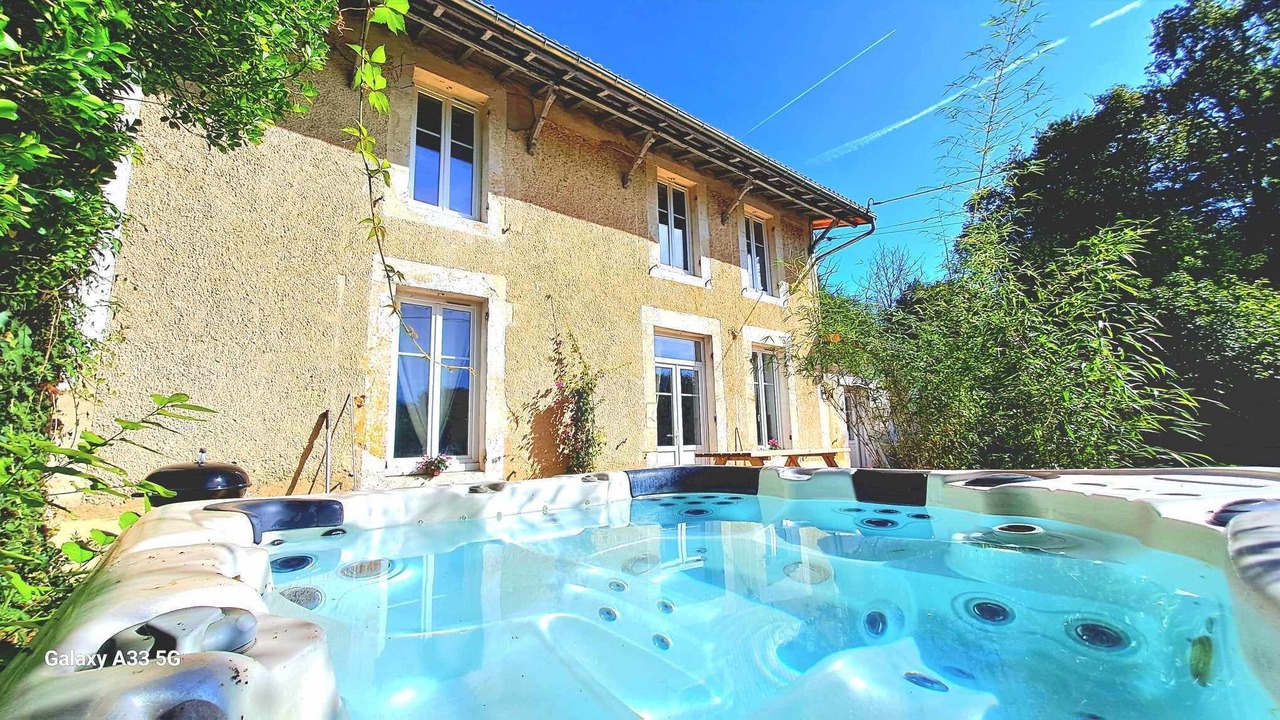 Photo of Outdoor in Salles