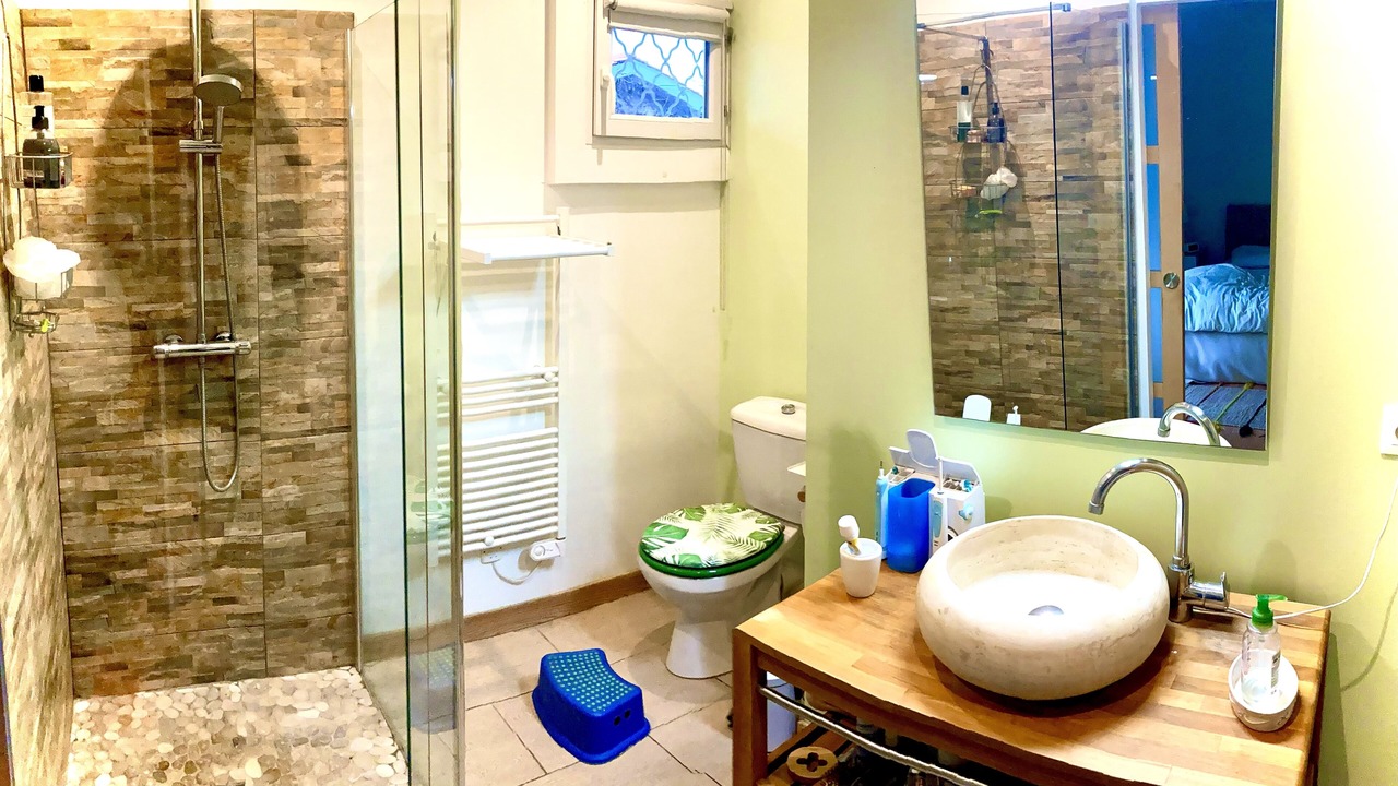 Photo of Bathroom in Saint-Medard-en-Jalles