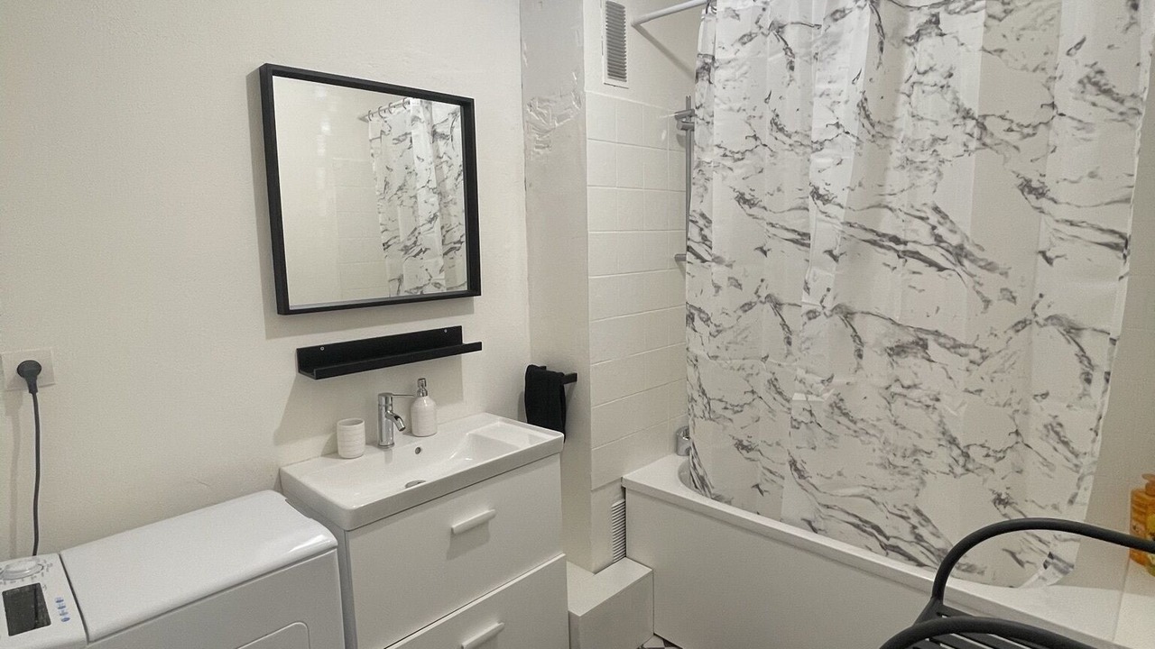Photo of Bathroom in Cenon