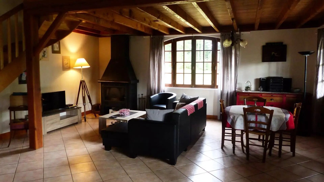 Photo of Livingroom in Montaignac-Saint-Hippolyte