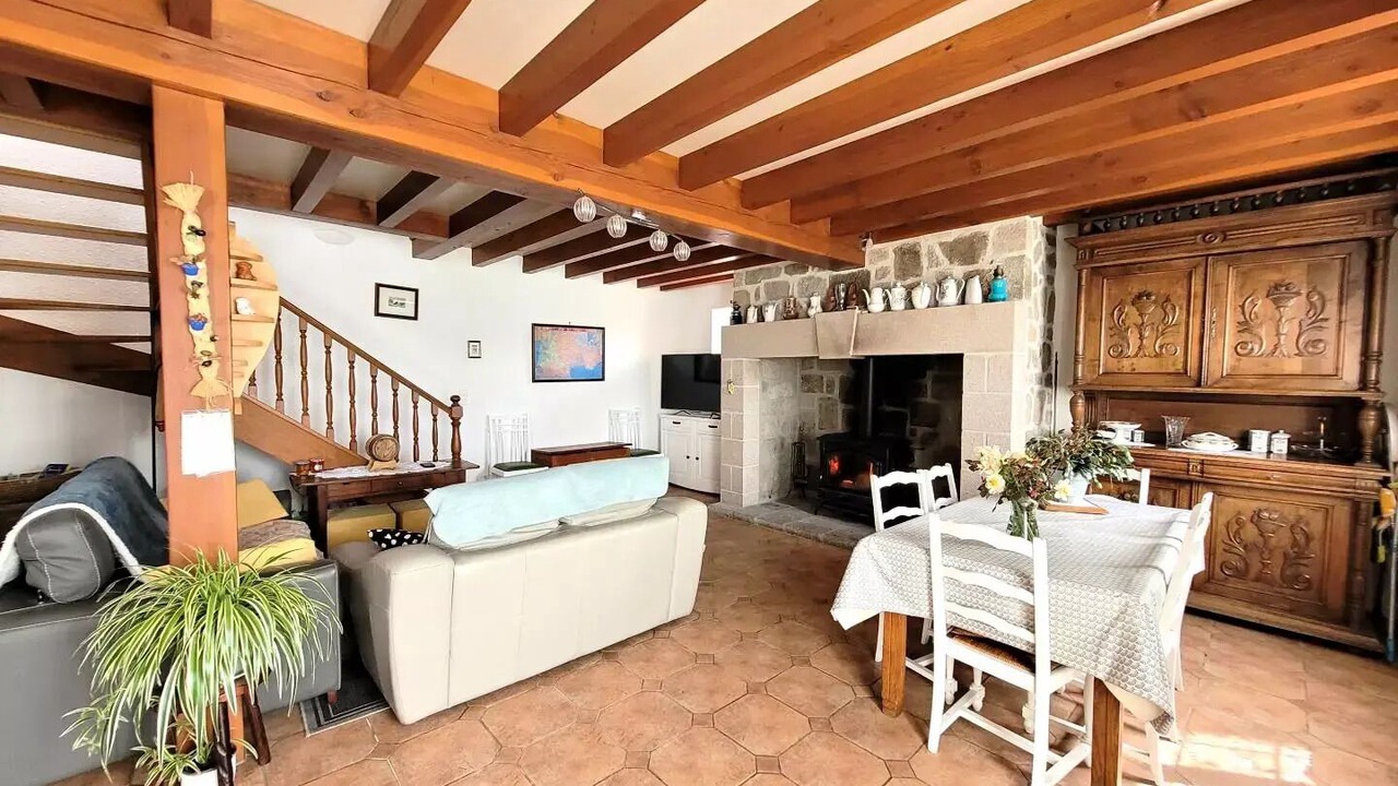 Photo of Livingroom in Sarroux-Saint-Julien
